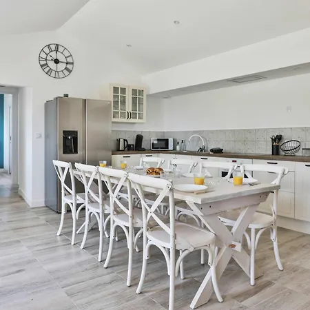 Villa En Pleine Campagne Proche De La