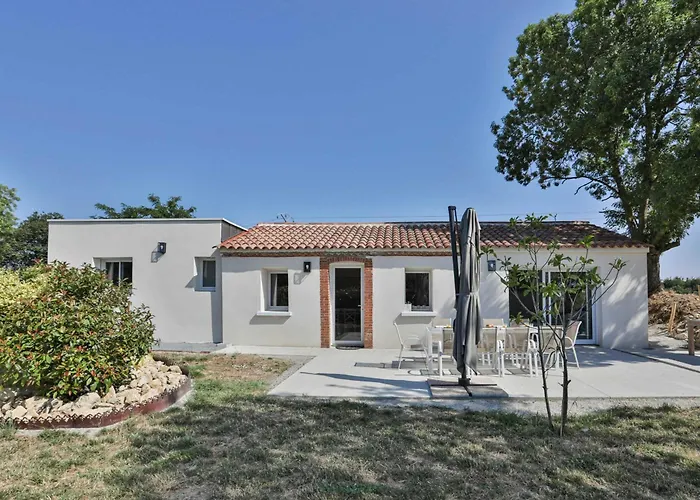 En Pleine Campagne Proche De La Vila *