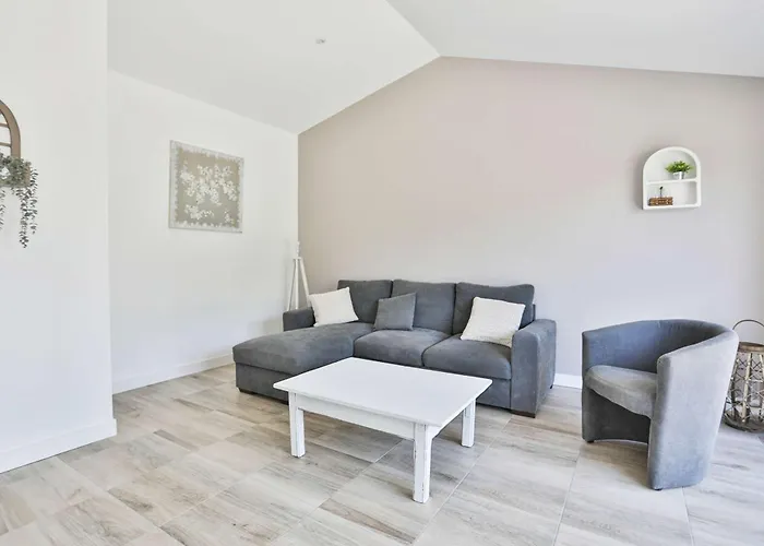 Vila En Pleine Campagne Proche De La *