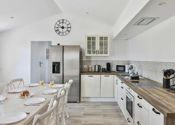 En Pleine Campagne Proche De La *